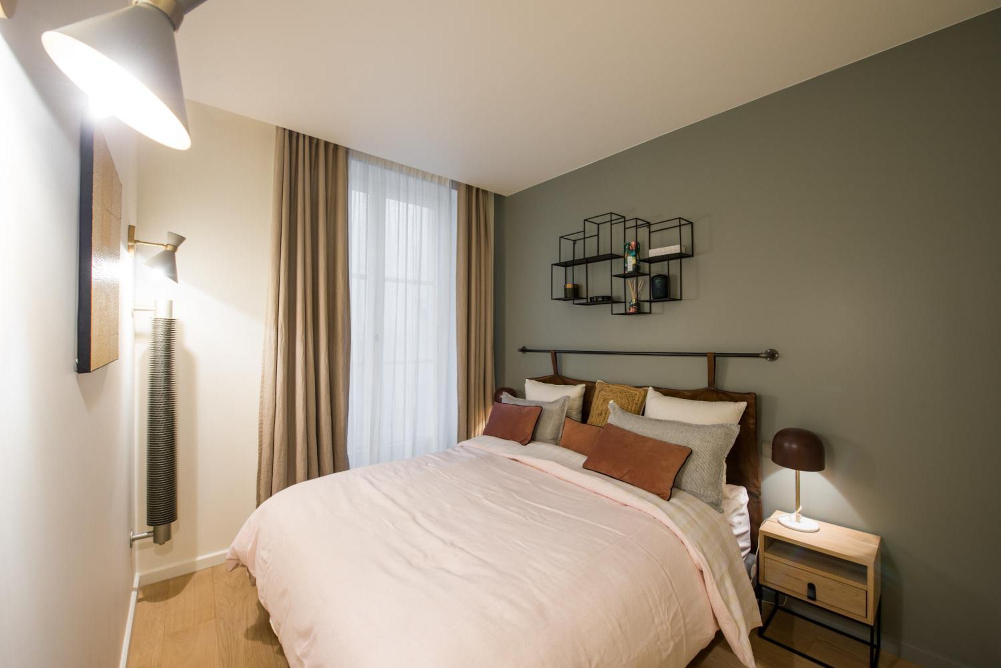 Magnifique 3 / 3 Bdr Apartment *